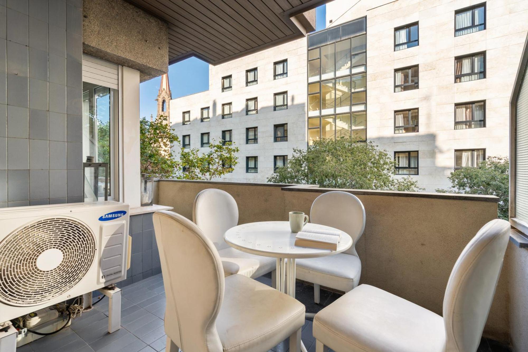 Fridays Flats Spacious 4Br Family Retreat Barcelona Kültér fotó